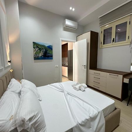 Palm Side Hotel Vlorë Buitenkant foto