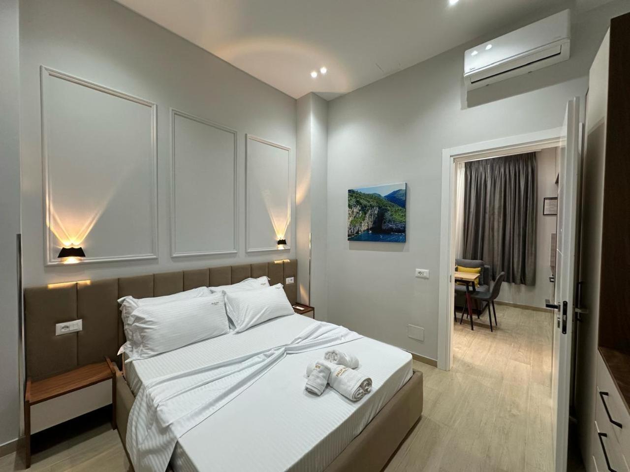 Palm Side Hotel Vlorë Buitenkant foto